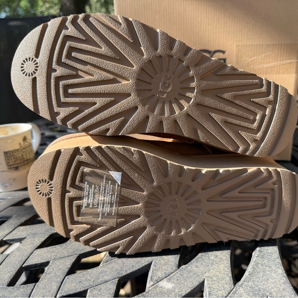 UGG W Classic Mini Platform Size 8 - Picture 12 of 14